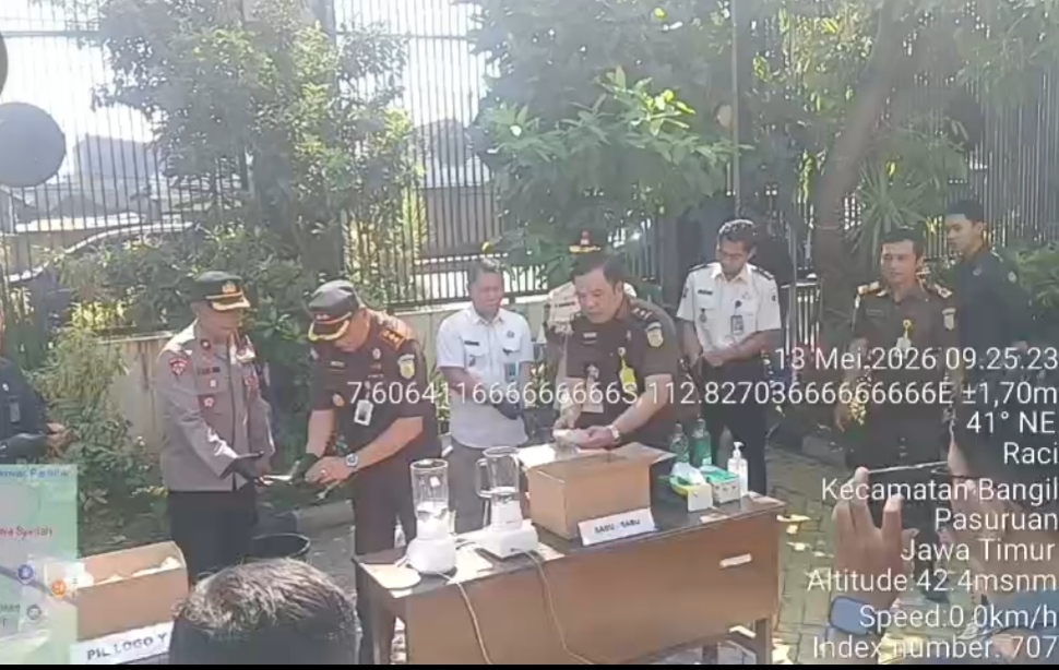 acara-pemusnahan-barang-bukti-sabu-sebesar-133323-gram-berasal-dari-86-perkara-dipimpin-langsung-oleh-kepala-kajari-kab-pasuruan