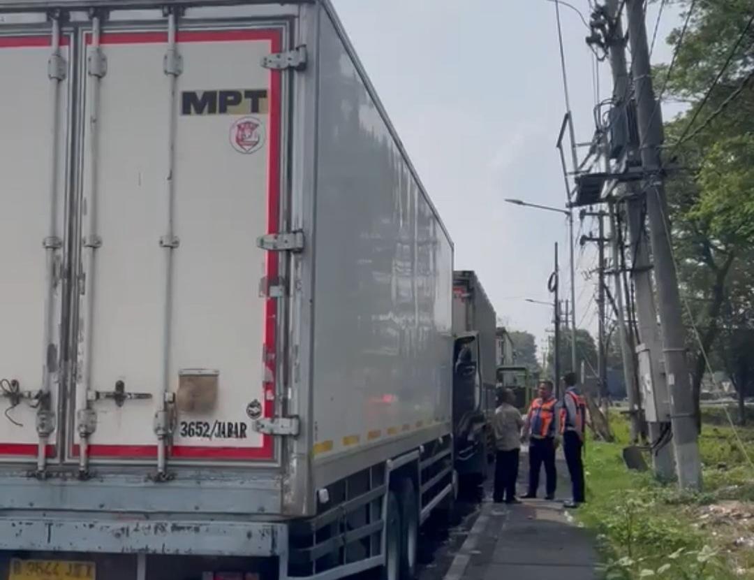 Dinas Perhubungan Kabupaten Pasuruan Tanggap Cepat Memberikan Himbuhan Kendaraan Yang Parkir Sembarangan.
