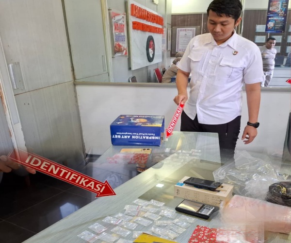 polres-malang-bongkar-peredaran-sabu-di-turen-4956-gram-disita-2-pria-ditangkap