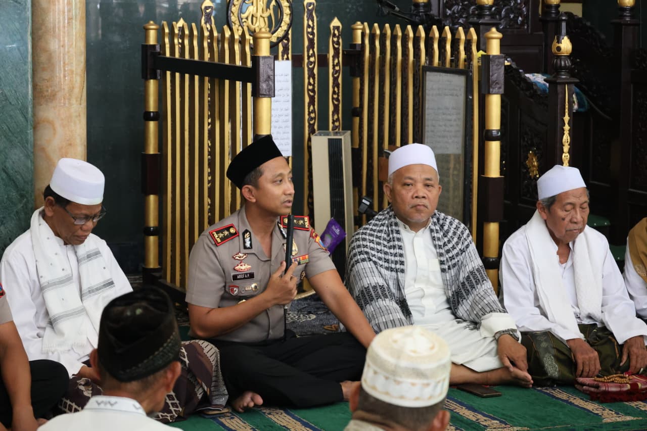 jumat-keliling-di-masjid-baiturrahman-kapolres-pasuruan-kota-ajak-masyarakat-bersama-jaga-kamtibmas