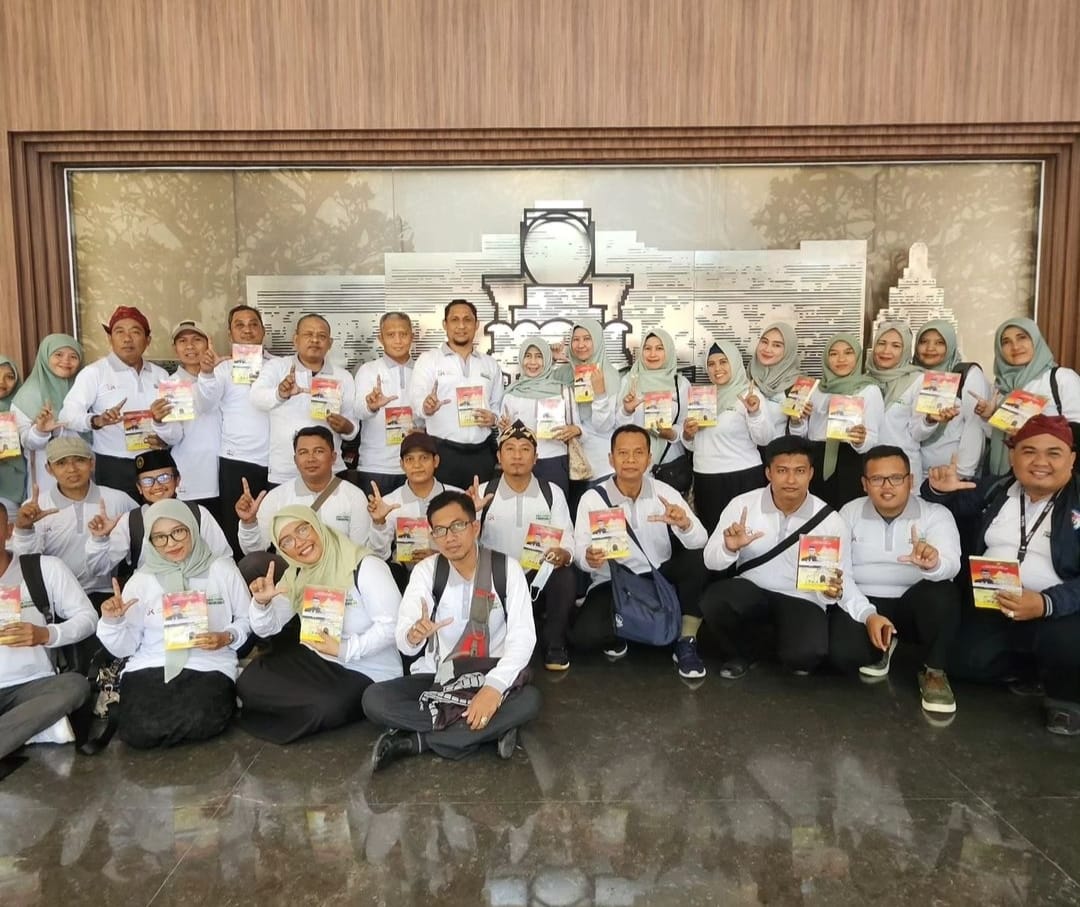 Enam Penulis di Sumenep Mendapatkan Penghargaan Dari BPRS Bhakti Sumekar