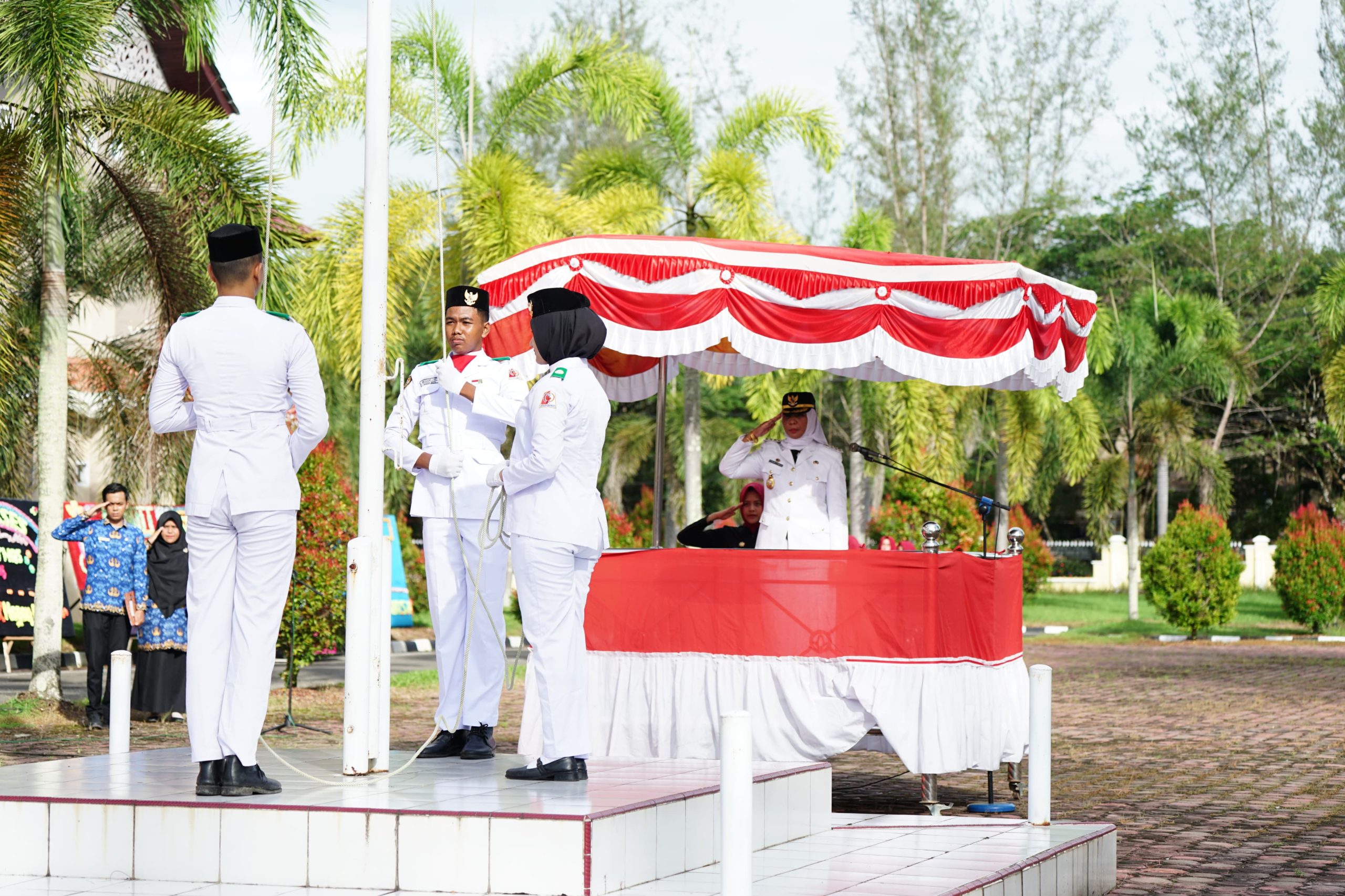 Pemkab Nagan Raya Peringati Harkitnas Ke-116,Tahun 2024 Mengibarkan Bendera Merah Putih Dihaman Kantor Bupati